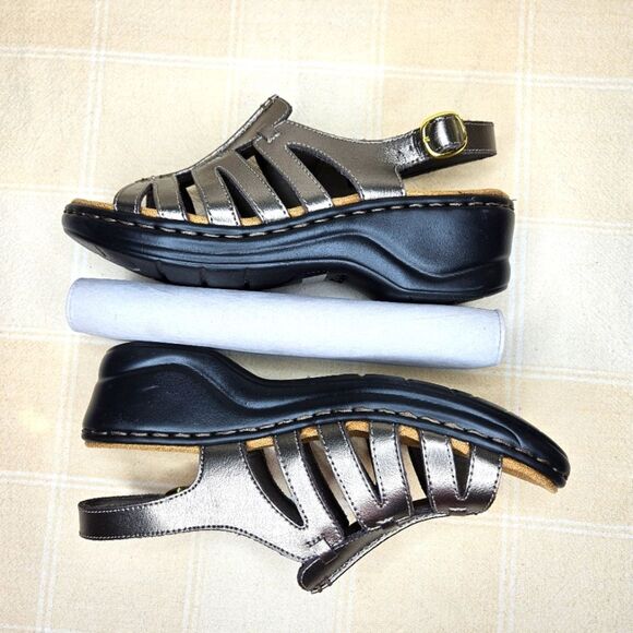 Clarks Lexi Marigold Bendables Metallic Pewter Adjustable Buckle Leather Sandals - Picture 3 of 10